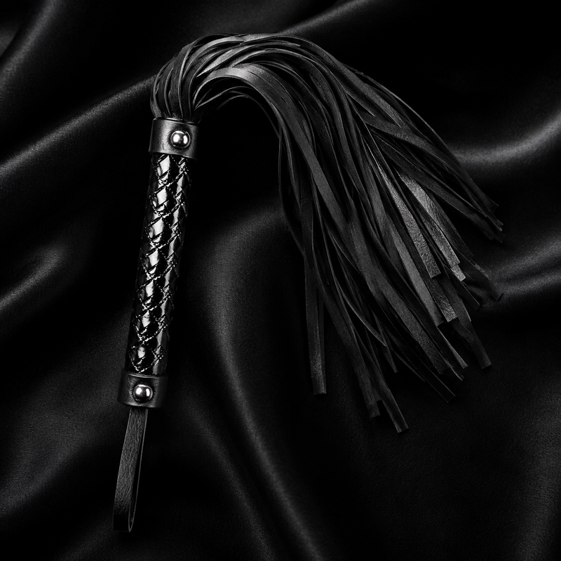 Black Whip (TOYS024) - Pleasure Malta